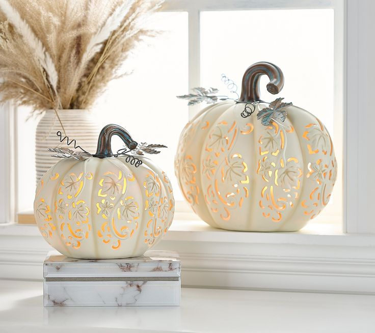 🎉Limited Time Promotion💝Buy 2 Get 2 FREE✨Set of 2 Indoor/Outdoor Illuminated Pumpkins and Oversized Lit Gourd by Valerie